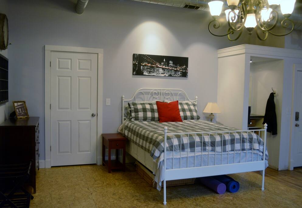 A queen size bed.
