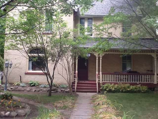 3 BR in Port Perry. Sunny & private