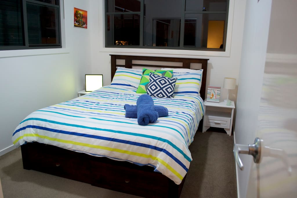 Guest bedroom - Queen size bed