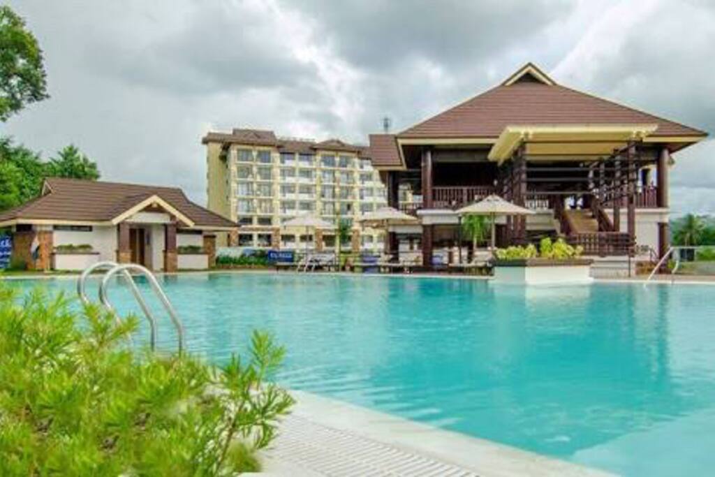 Swimming pool and kiddie pool