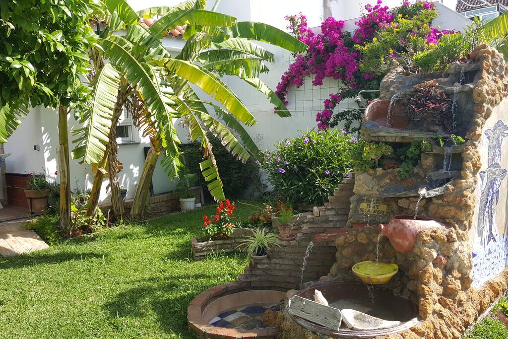 fuente en el jardín
