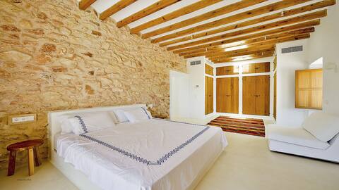 Shared room in clean house near Santa Eulalia