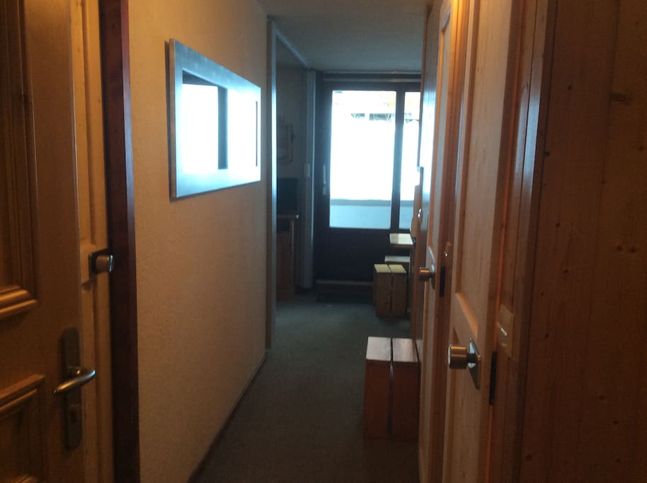 l' entrée de l' appartement