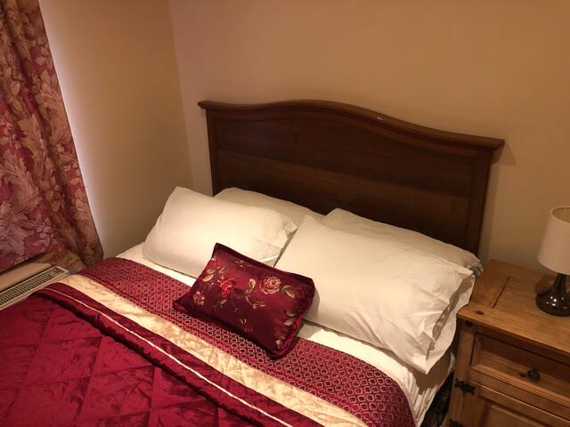 Beautiful small bedroom - City Center