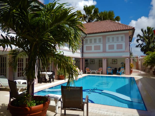 Kamerlingh Villa - Private Room 3-B