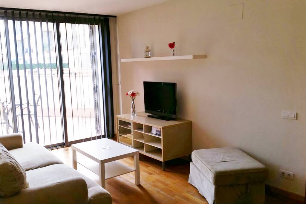 Salón con salida a la terraza privada.