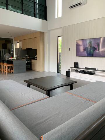 Modern 3-Bedroom Luxury Villa with Private Pool gallery image 3