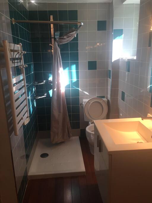 salle de bain, parquet style pont de bateau