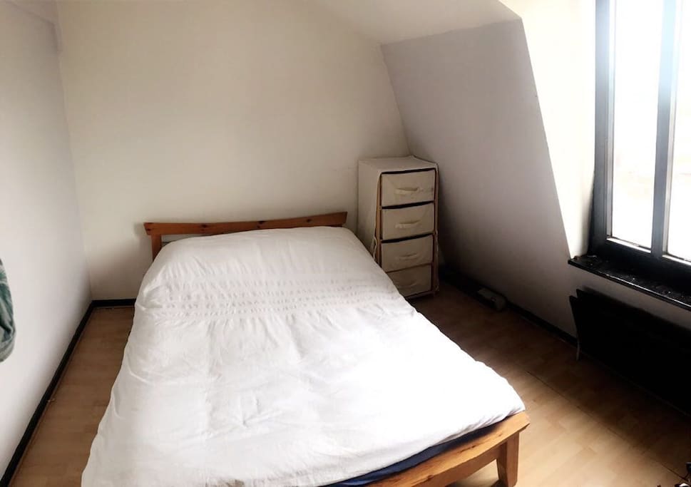 Double bedroom with double bed