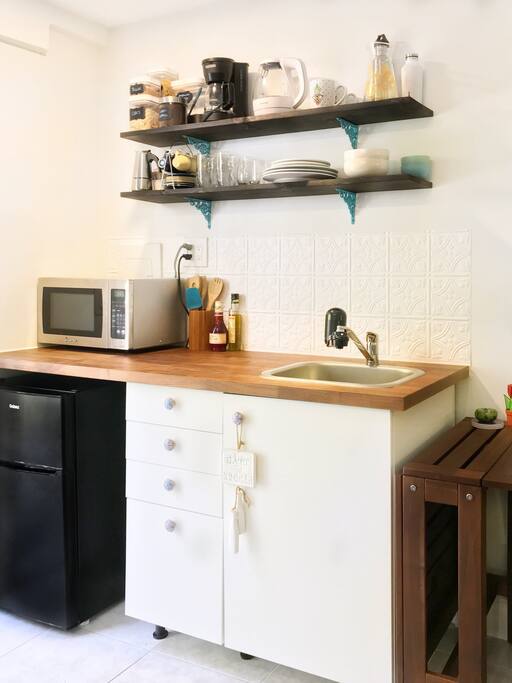 Prep, cook and eat! Compact fridge and freezer, microwave, coffeemaker, espresso maker, tea kettle, double hot plates and more.