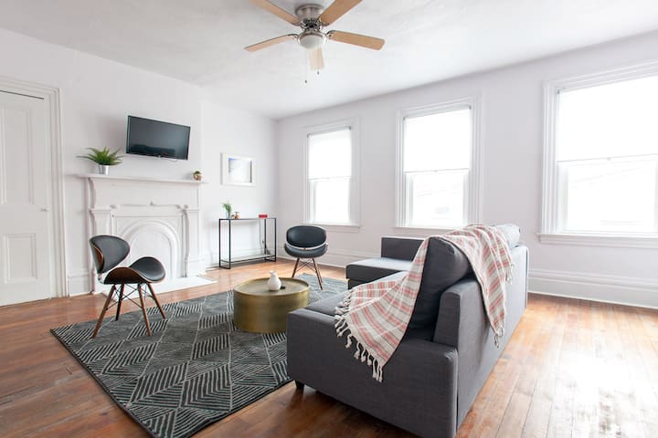 ⭐️Newly renovated spacious 1BR in Troy Hill⭐️