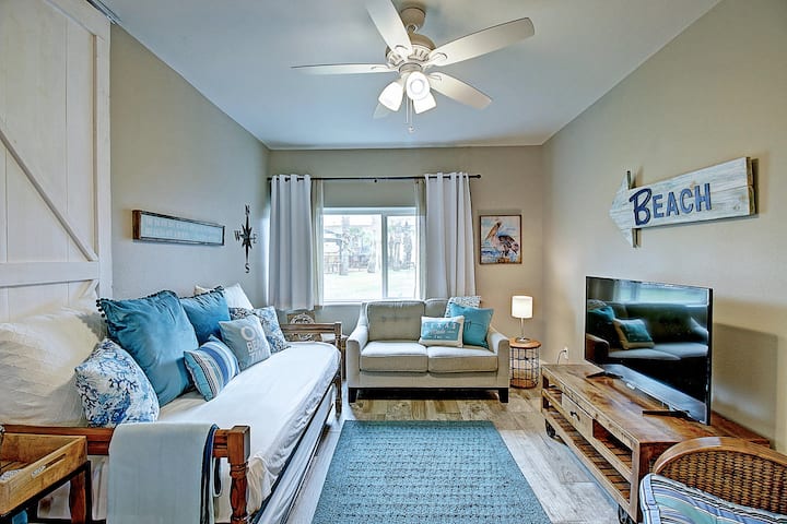 Isle Getaway~boardwalk To Beach~community Pool - Port Aransas, TX