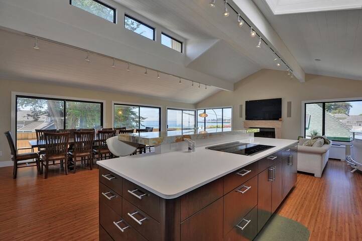 Castle Beach Retreat gallery image 4