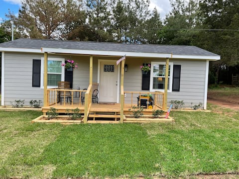 Tiny home/Cottage with an Alpaca experience.