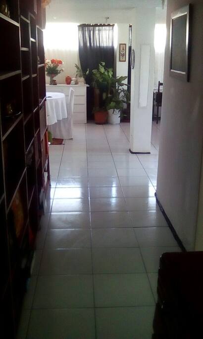 Corredor, comedor y sala