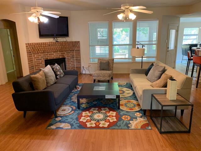 Cozy Suburban Home DFW