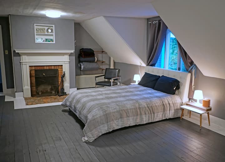 Master suite with Queen sized bed