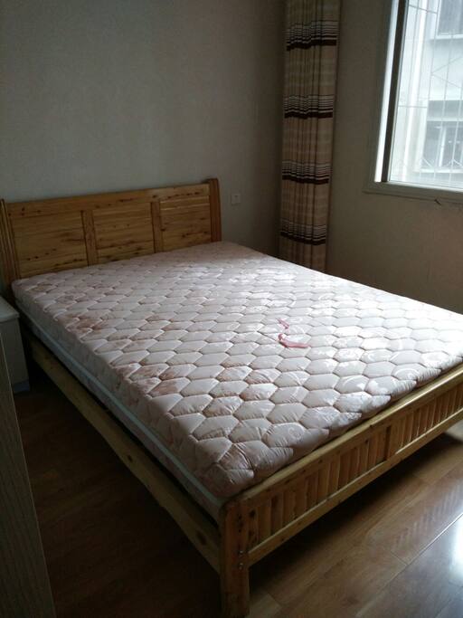 一张大床
