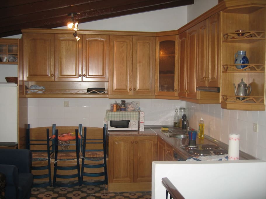 Upstairs kitchen (full place has been repainted - more photos forthcoming)