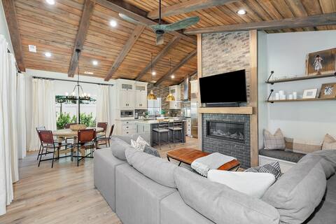 New Mountain Modern Guesthouse.