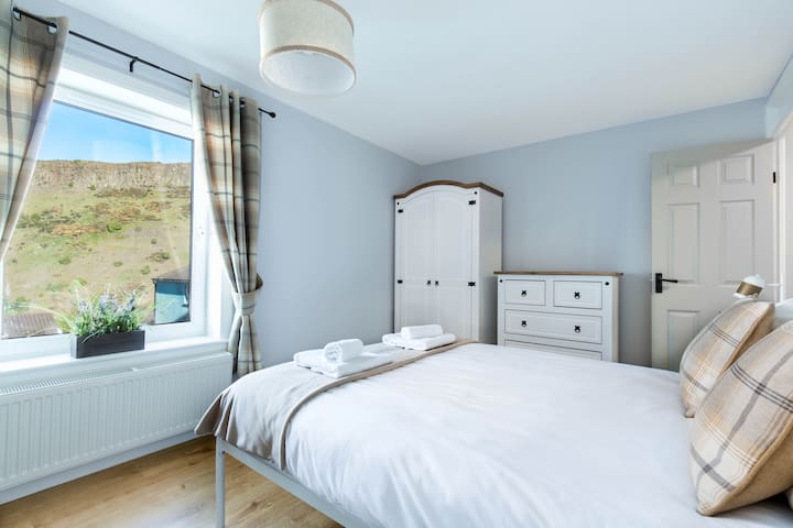 Holyrood Skyline Apartment – Arthur’s Seat views