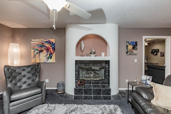 Stunning Vegas Executive 4BR Home 15 Min to Strip