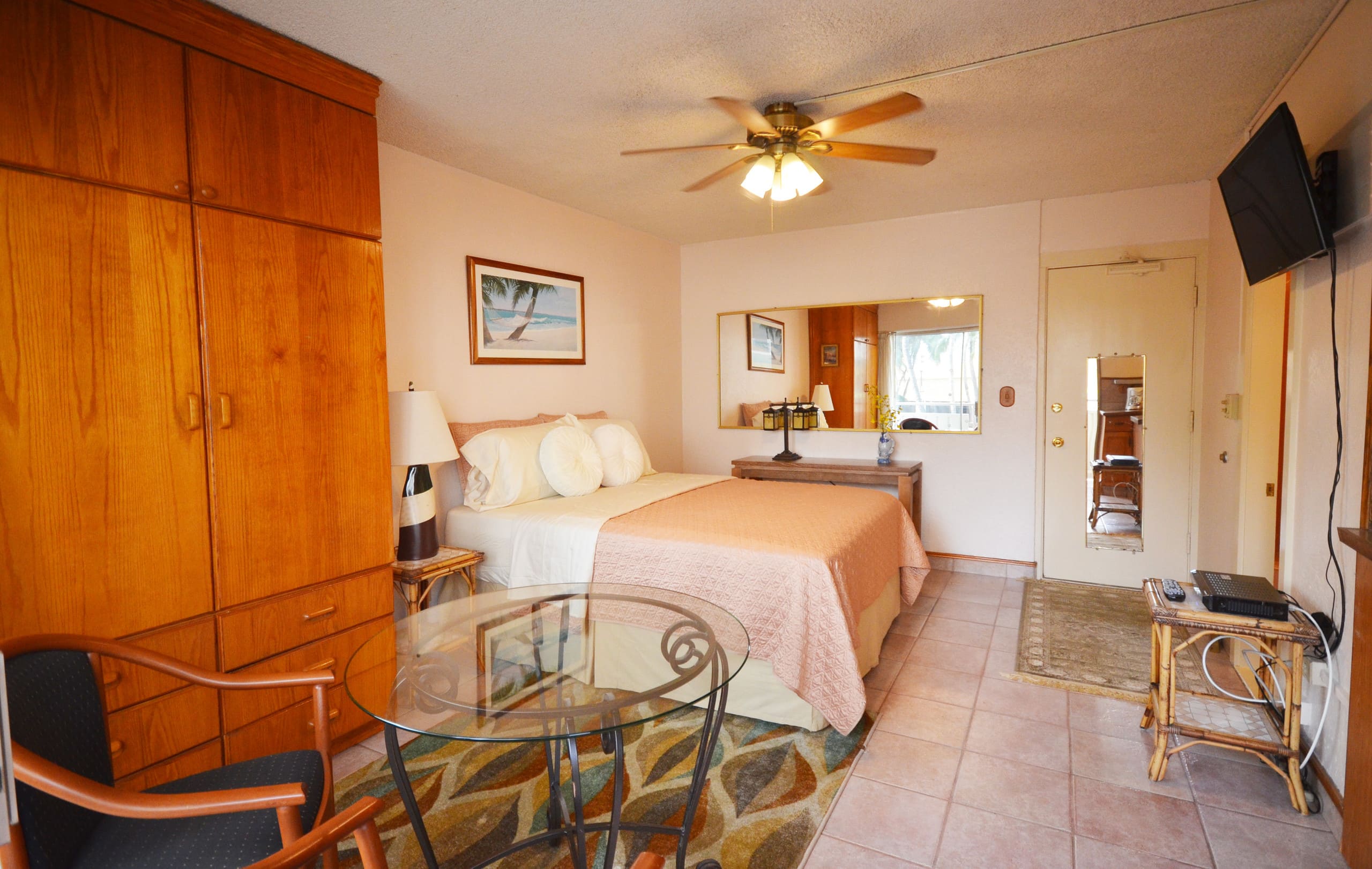 Condo in Honolulu · ★4.49 · Studio · 1 bed · 1 bath - Image 9