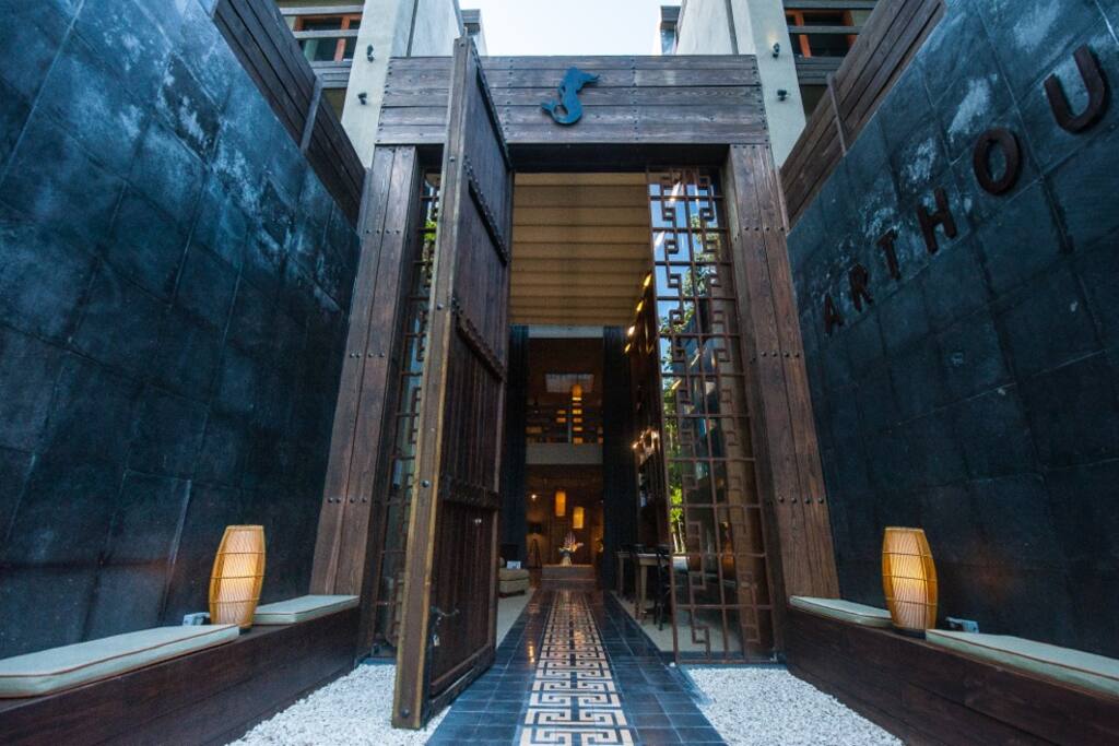 Entrada edificio 1