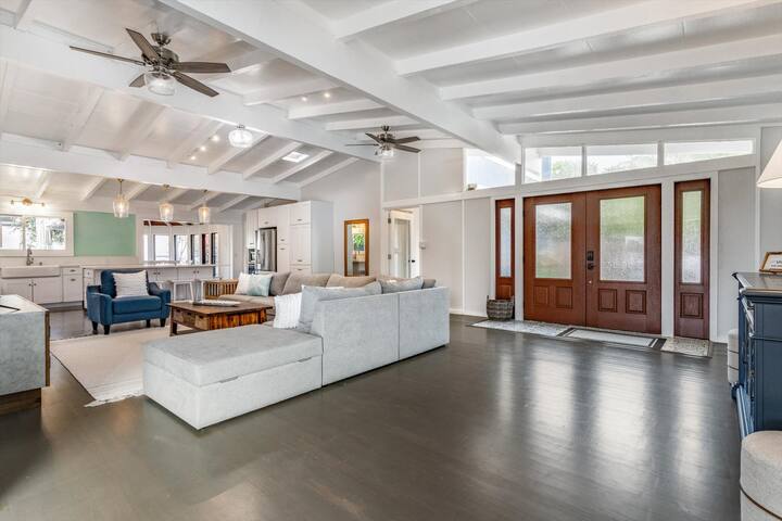 The Pool House in Kailua with 3,200 sf, 6bed/4bath gallery image 4