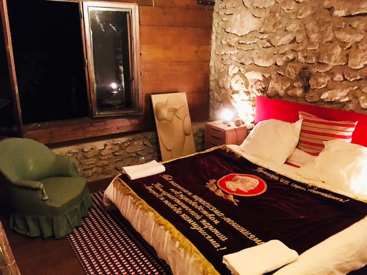 ห้องนอน 1 สีแดง - เตียงคู่ปรับเปลี่ยนได้ 2 โซโล -