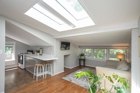 The Greenhouse | Greenhills / West End Apartment