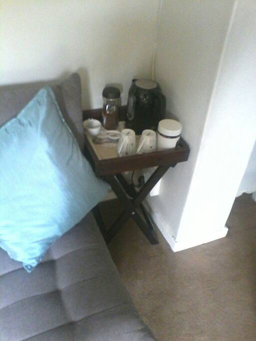 Kettle, mugs