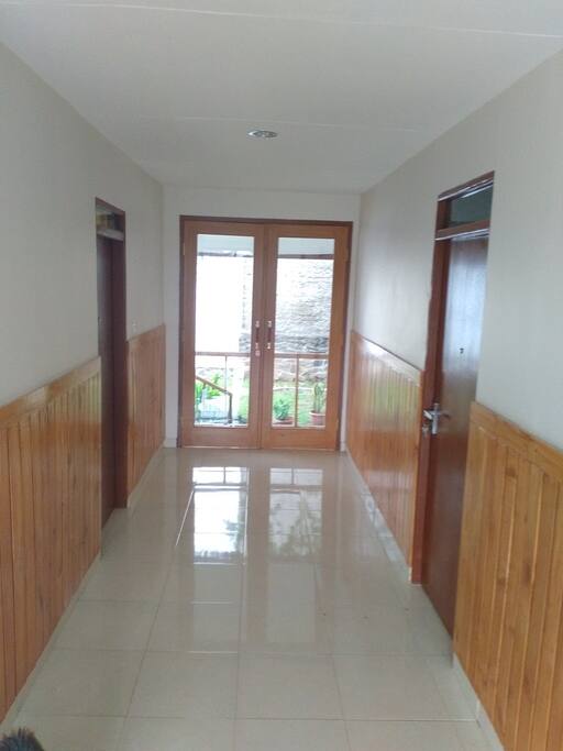 Lorong diantara kamar
