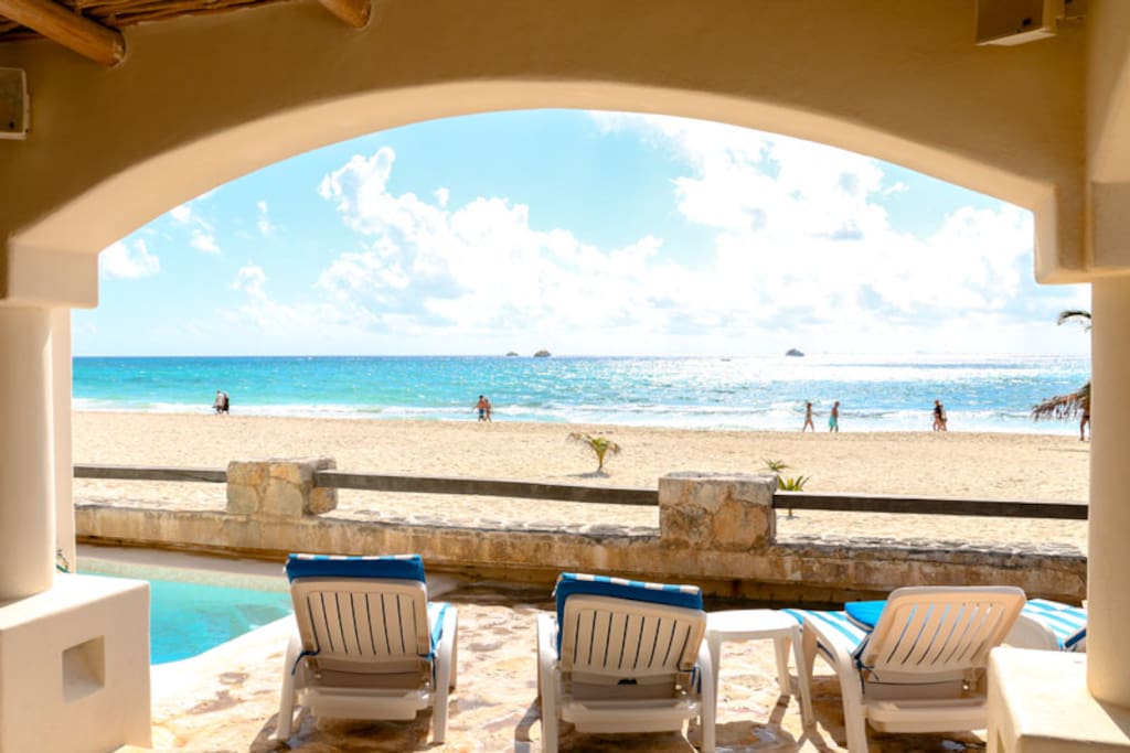 The turquoise Caribbean Sea and the white sand are a dream destination for many tourists