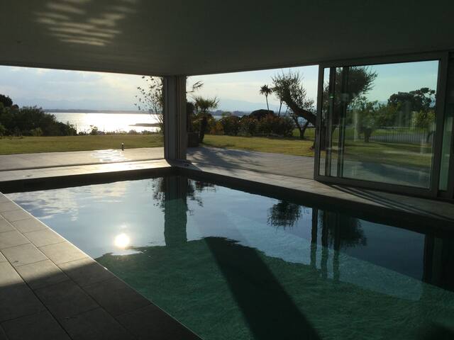 Superbe maison contemporaine, piscine intérieure