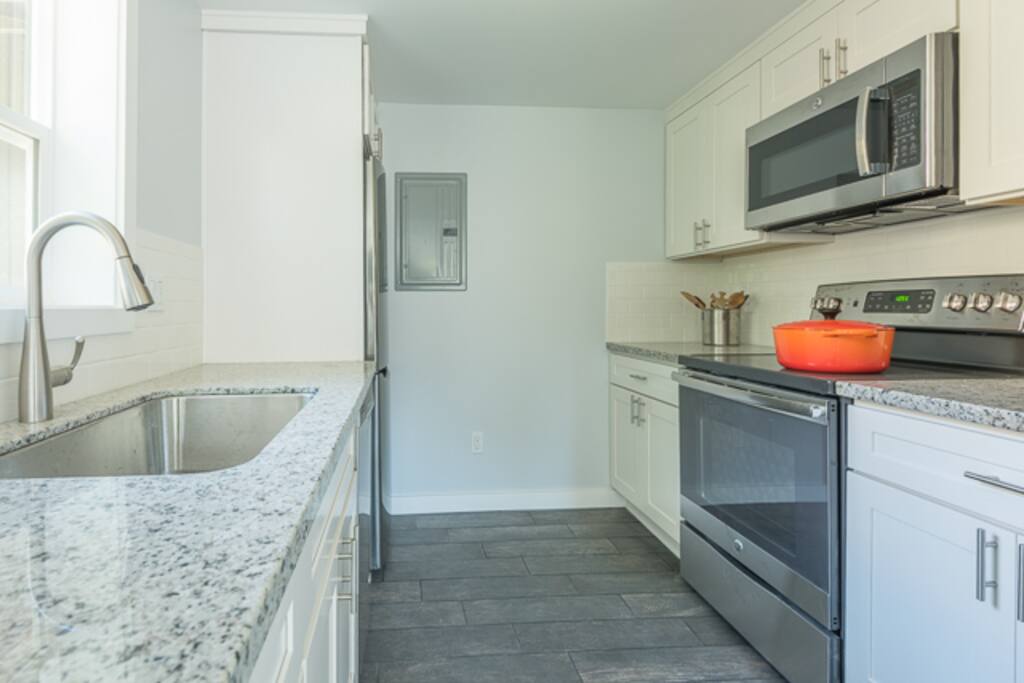 A full kitchen awaits your culinary adventures