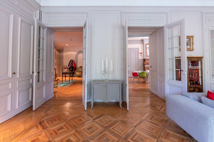 EXCEPTIONNEL 300 M2 LYON 2° APPARTEMENT VUE SAÔNE gallery image 4