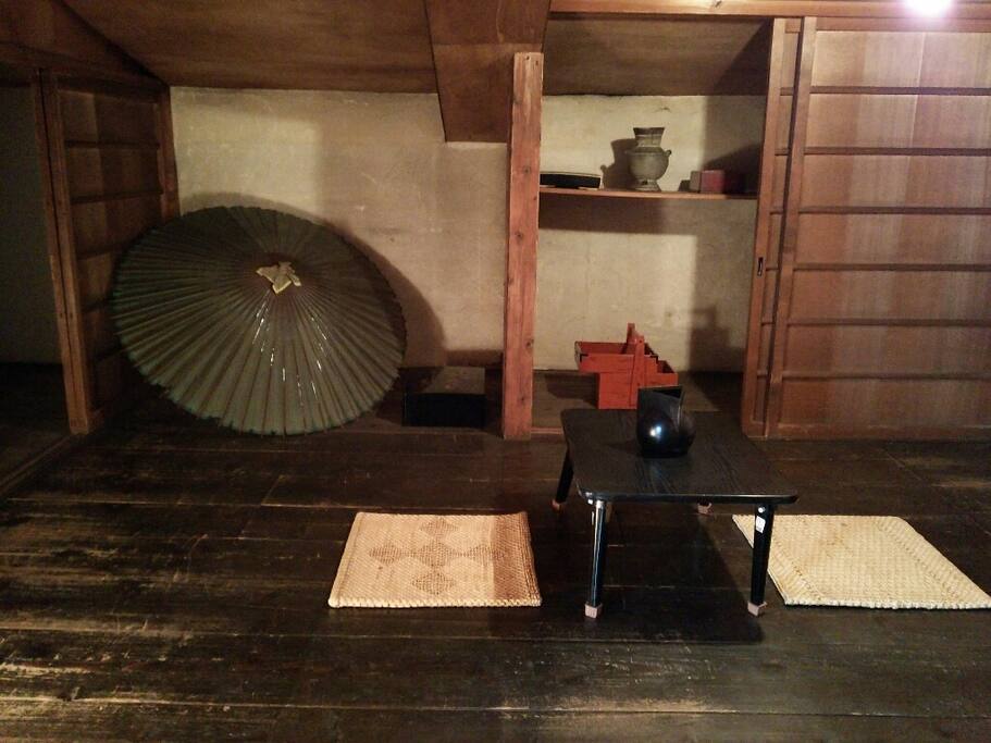 and the back room...sit & whisper like Ninja in here