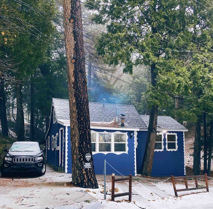 The Cedar Way Cabin - Crestline, CA