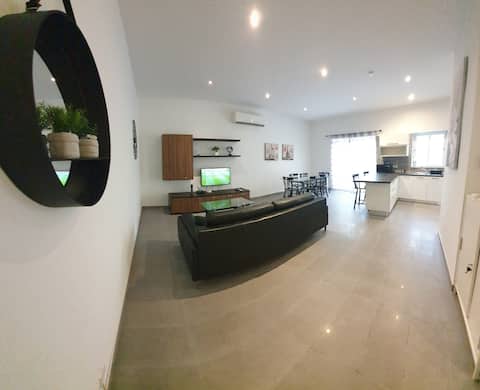 Modern & spacious 3-Bedroom Apt in San Gwann