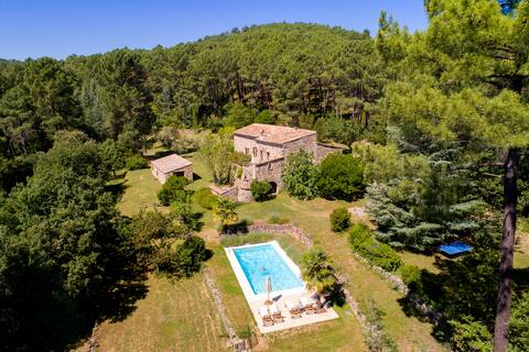 Mas Renové 17th century in the middle of the forest with no neighbors