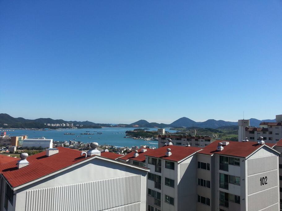 발코니에서 바라본 우측 전경
