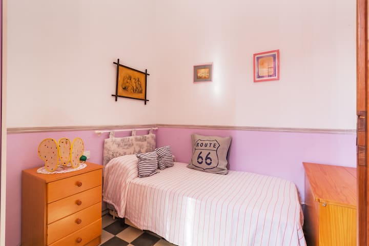 Стая 3. Единично легло (плюс допълнително легло).