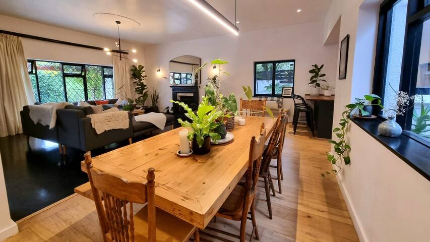 Kirstenbosch Retreat with Pool & Braai Area gallery image 4