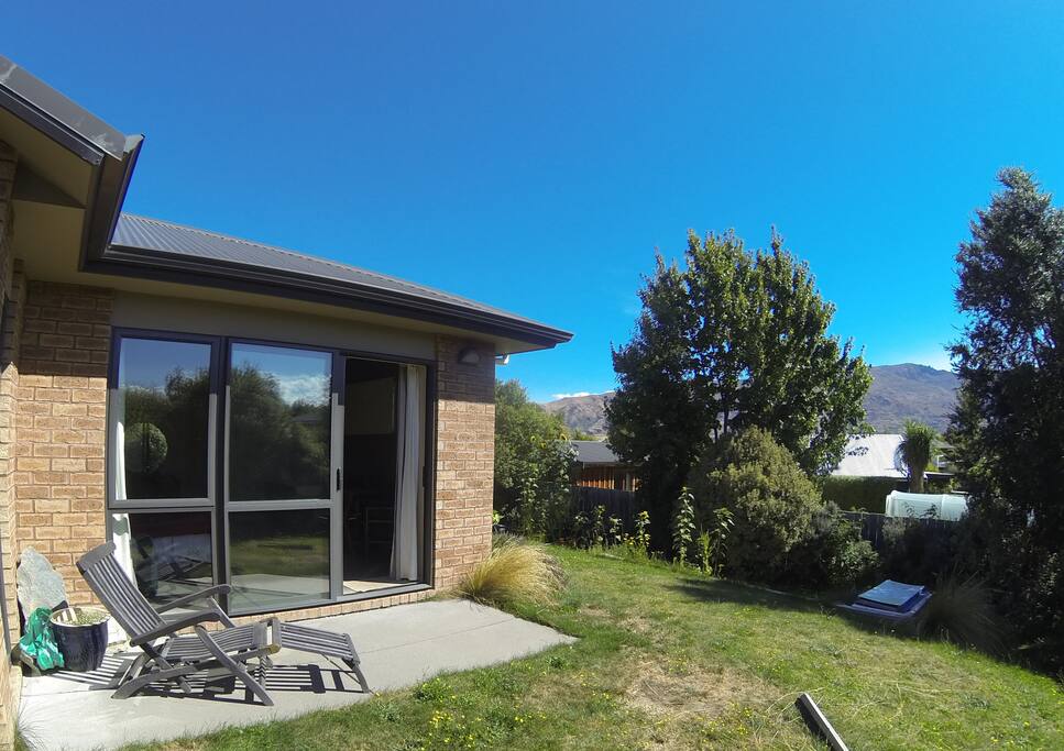 Entrance and outside space