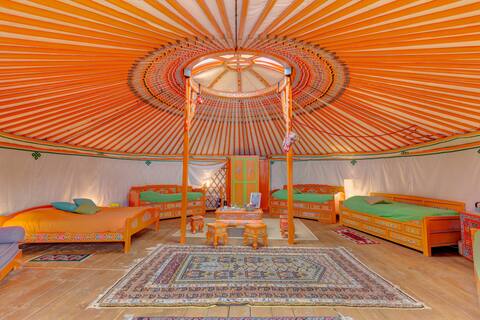 YURTS & SPA on the outskirts of Paris (from 9 to 14 people)