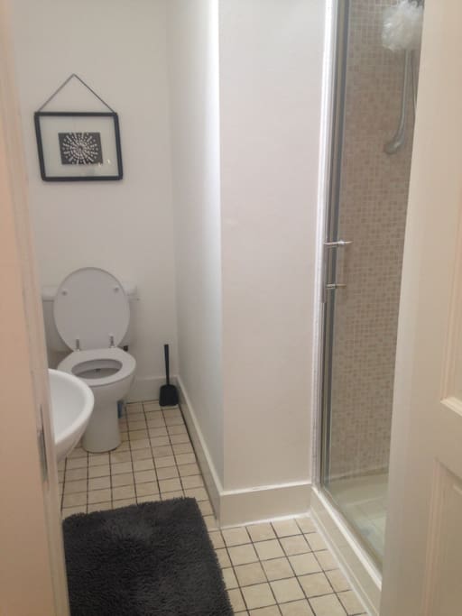 En suite private bathroom