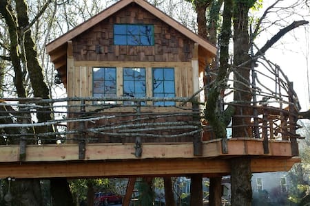 The Treehouse Retreat