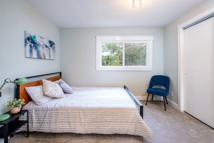 bedroom 2 with a queen bed, Sealy memory foam mattress. 