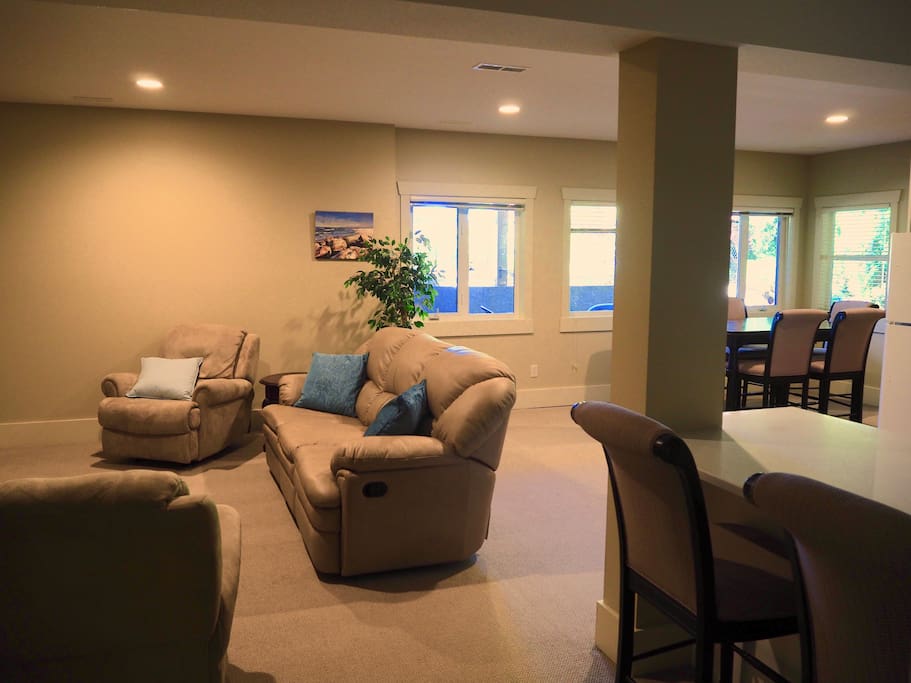 Main living space (has a Tv but it wasn't caught in this angle)